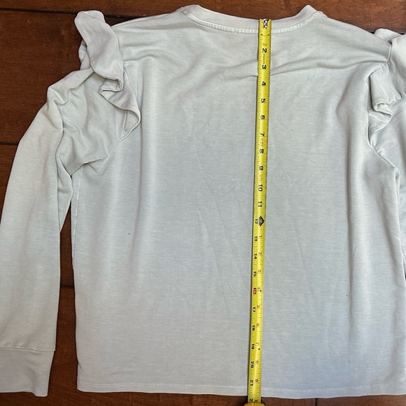 Saks Fifth Avenue Women’s Sweater. Long sleeves. MEDIUM. - Picture 5 of 8